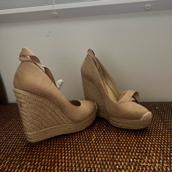 Jessica Simpson Wedge - Picture 3 of 7